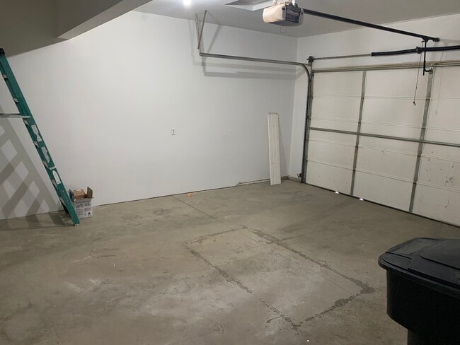 Building Photo - 3121 17th Ave W