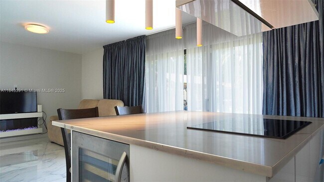 Foto del edificio - 907 NE 3rd St
