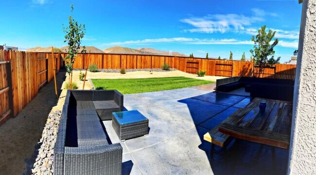Foto del edificio - For Rent in Kiley Ranch – Bright, Spacious...