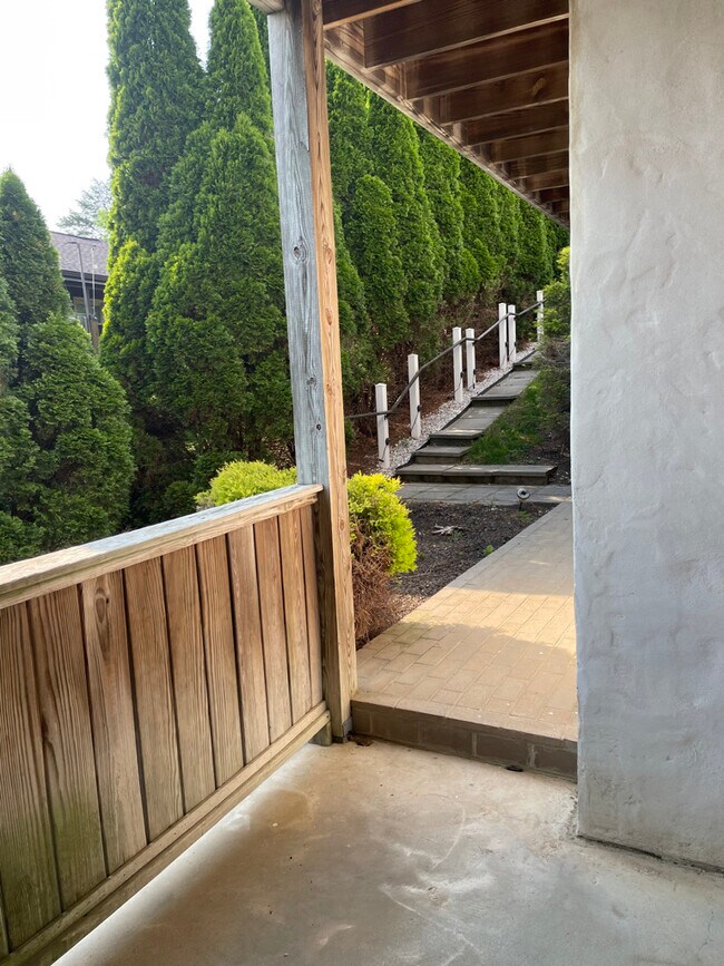 Private Entrance and Wrap Around Porch - 600 W Linden St