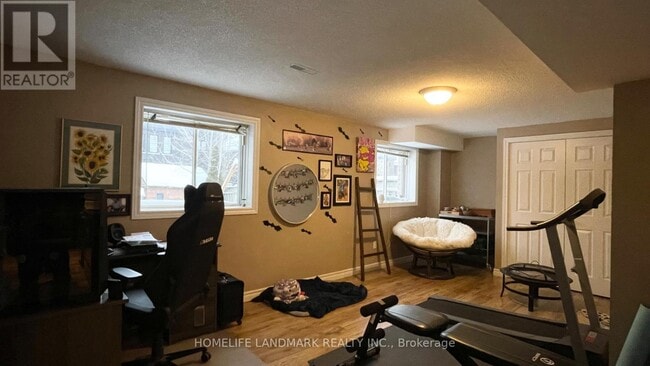 Building Photo - 10 Summerset Dr