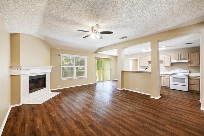 Building Photo - 2112 Coats Cir