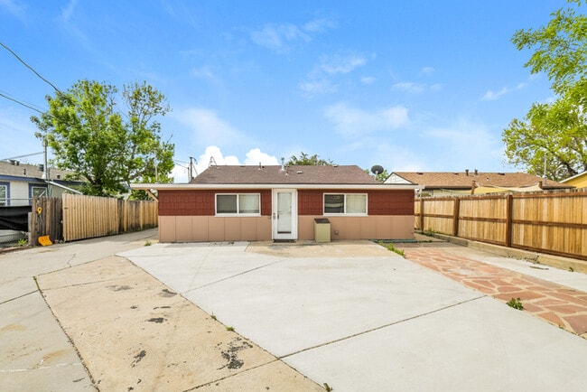 Building Photo - 3035 W 64th Ave