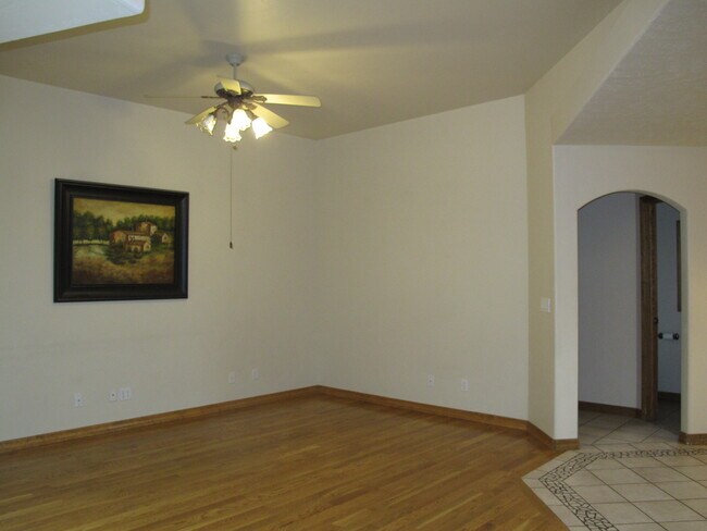 Building Photo - 391 Granite Falls Way