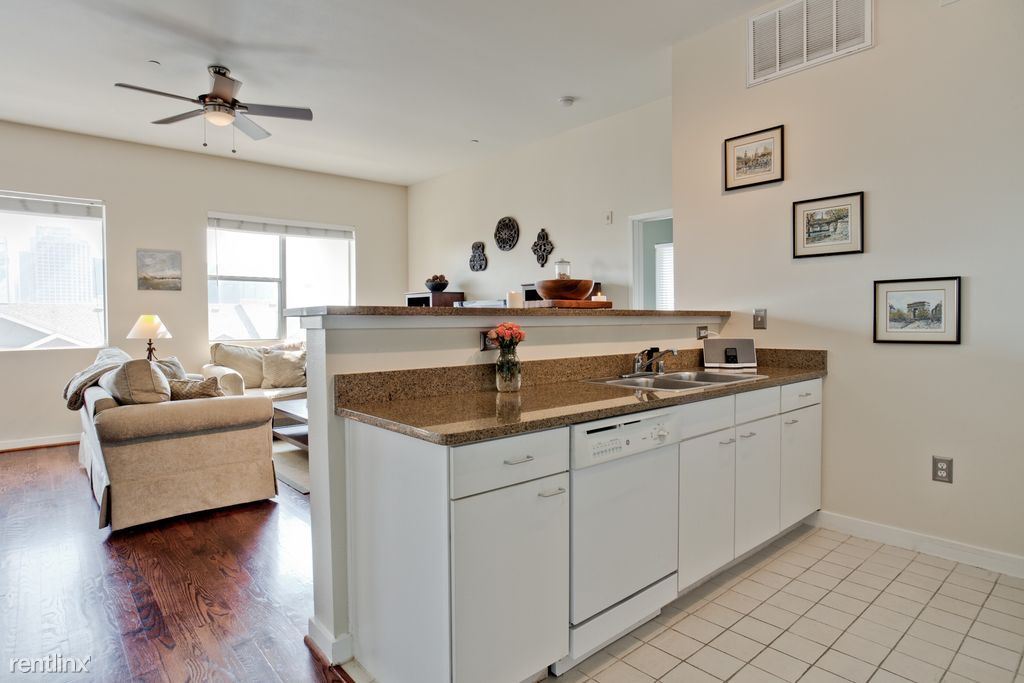 Foto principal - 3030 Bryan St