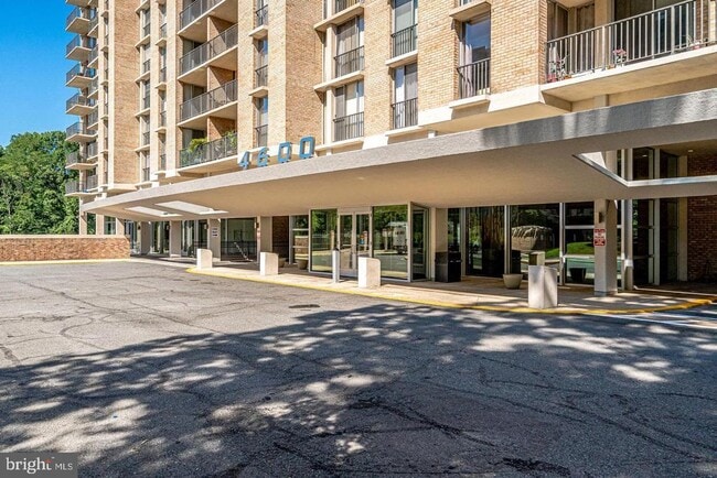 Foto del edificio - 4600 S Four Mile Run Dr