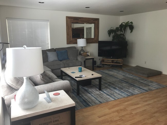 Living Room - 17 Voyage St