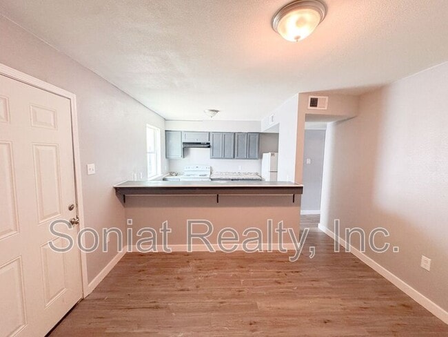 Building Photo - 7760 N Coronet Ct