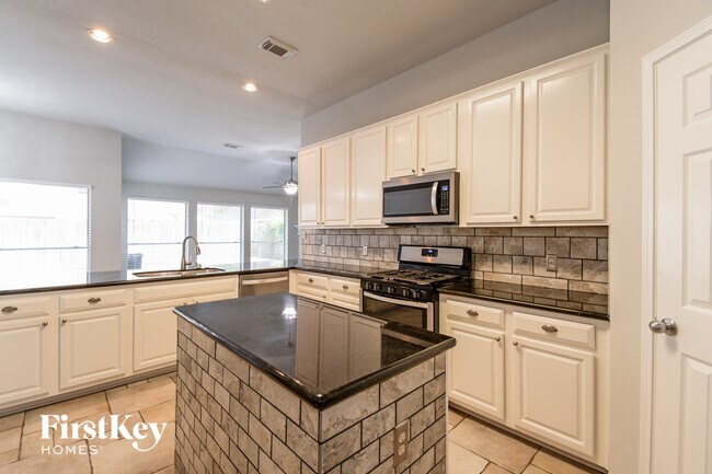 Building Photo - 3111 Bay Spring Dr