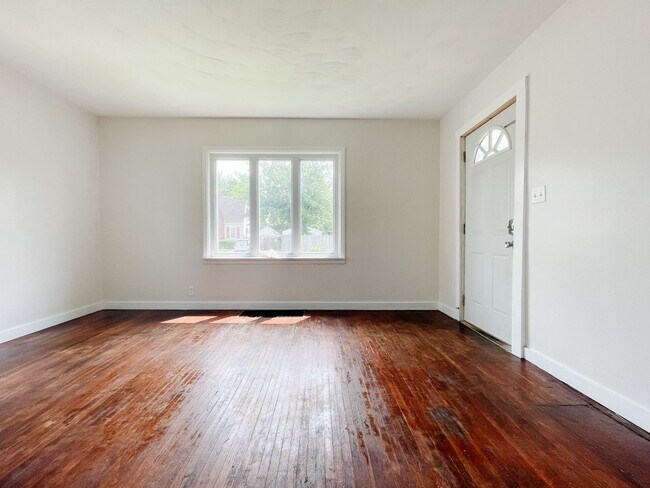 Building Photo - Detached Garage