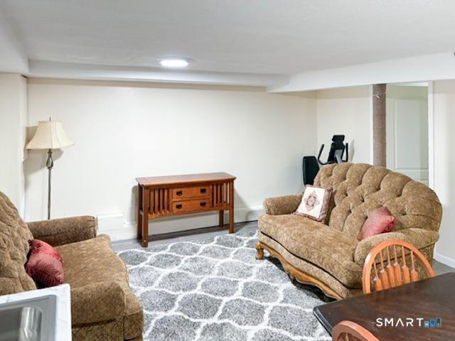 Building Photo - 961 N High St