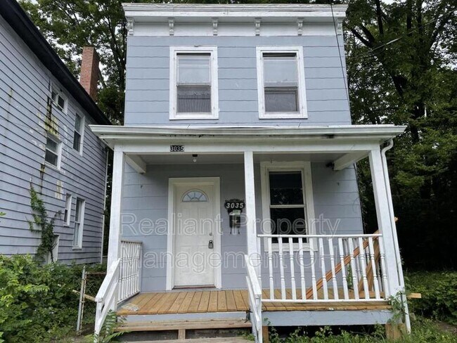 Foto del edificio - 3035 Percy Ave