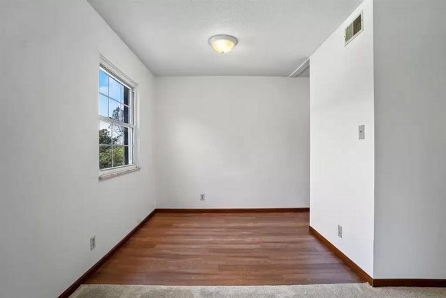 Building Photo - RENT REDUCED - 2 Bedroom (with bonus craft room/ office) Condominium in Coralville.