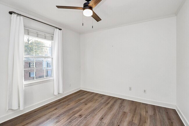 Foto del edificio - 5937 Quail Hollow Rd