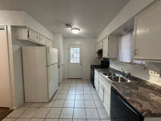 Foto del edificio - 9019 Sawtooth Ln