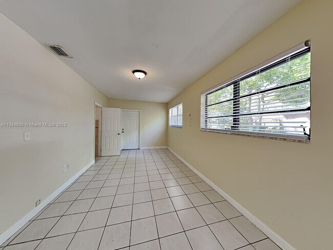 Building Photo - 1841 NW 185th St