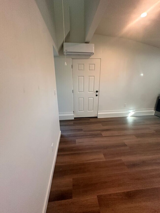 Foto del edificio - 352 Bonito Ave