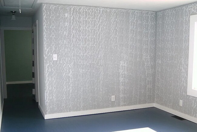 Building Photo - Remodeled 2 Bedroom House W/ Detached 2-Ca...