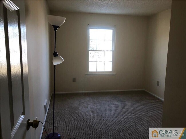 Building Photo - 447 Northam Dr