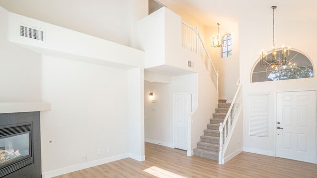 Building Photo - Nice 3-car garage house