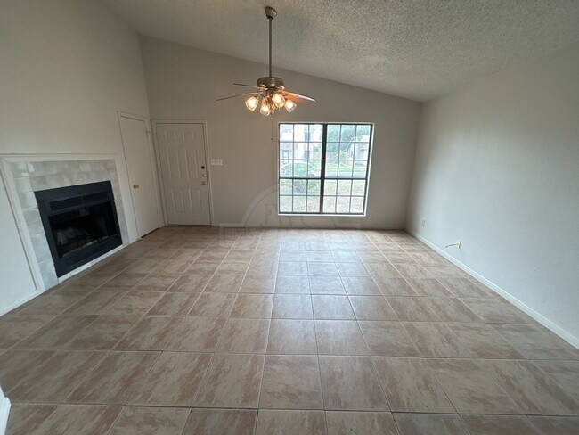 Foto del edificio - 2503 Hemlock Dr