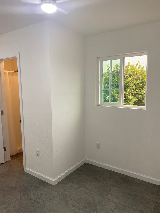 Building Photo - 1516 Calavo Dr