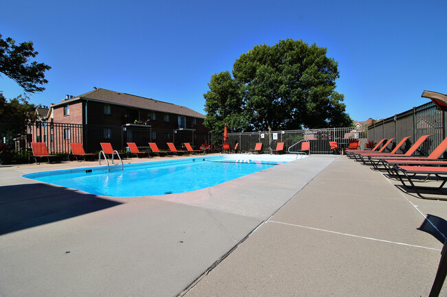 Foto del edificio - Edgewater Court Apartments