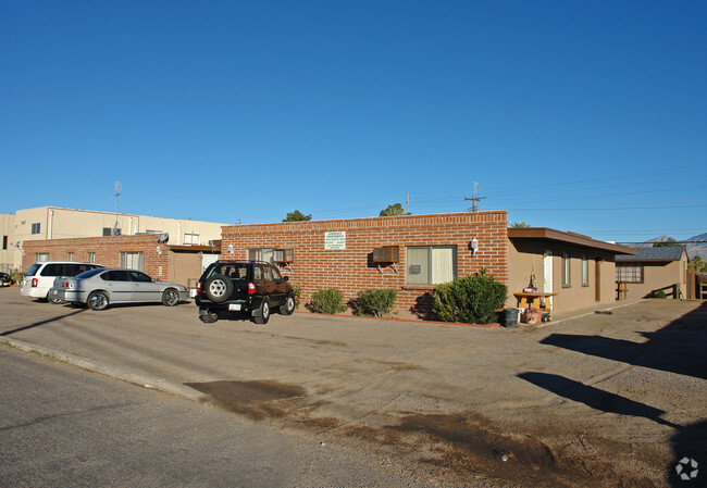 Building Photo - Sundance Apartments