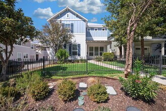 Building Photo - 223 Claremont Ave