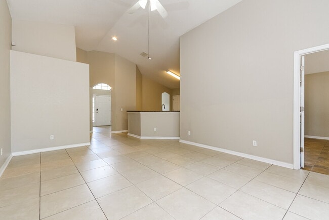 Building Photo - 202 Tower View Dr W