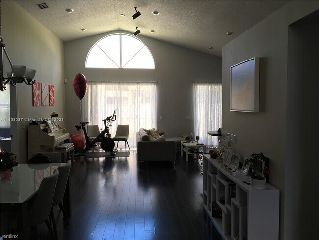Foto del edificio - 3 br, 2.5 bath House - 16407 SW 1st Ct