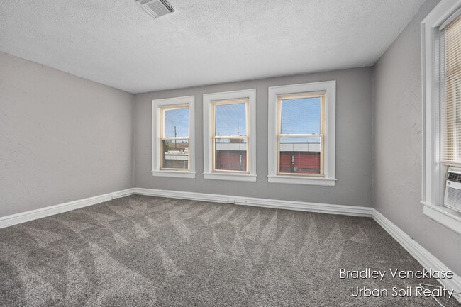 Foto del edificio - 511 Bridge St NW