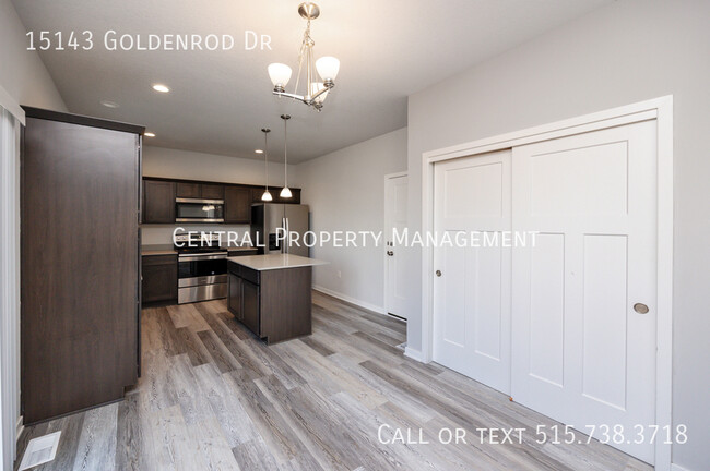 Foto del edificio - 15143 Goldenrod Dr