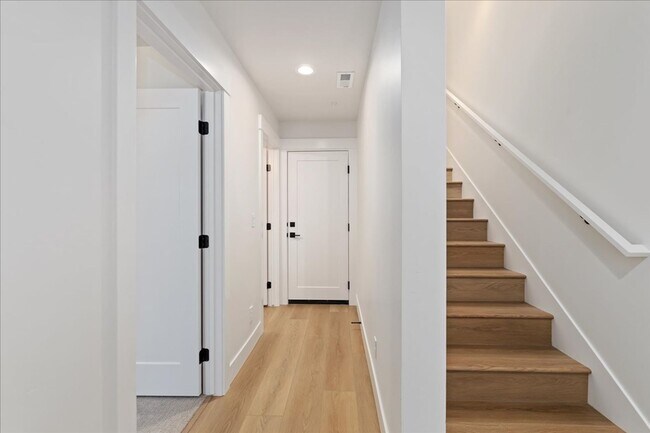 Foto del edificio - Modern, New 3-Story Boise Bench Townhome with Garage in a Prime Location