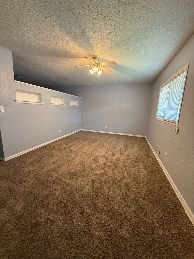 Foto del edificio - Charming 2 Bedroom Brick Duplex- Pet Friendly!