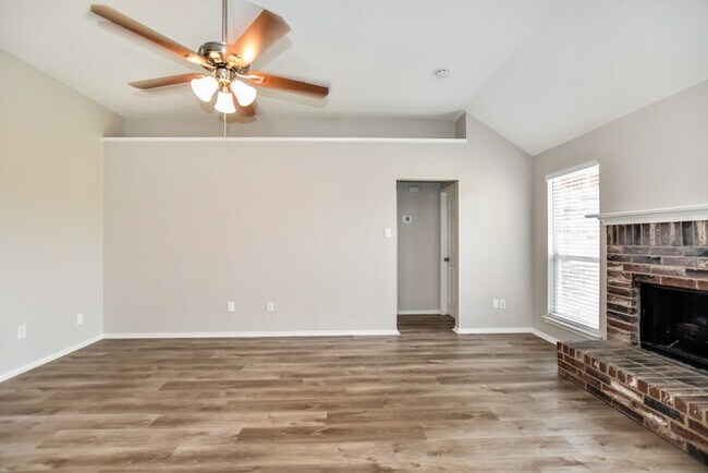 Building Photo - 507 Brazos St