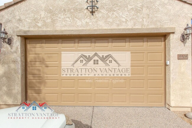 Building Photo - 5908 E Bramble Berry Ln