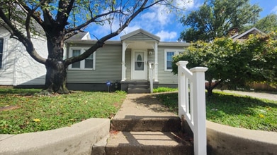 Building Photo - 1306 Henning Ave