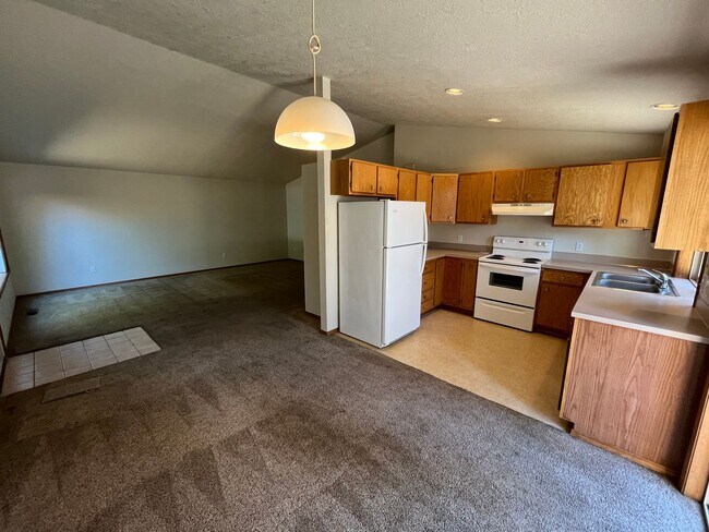 Building Photo - Midtown 3 Bed/2 Bath Single Family Home - Norton Ave