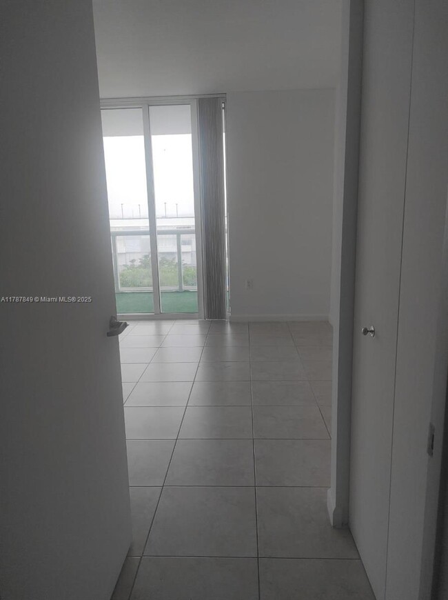 Foto del edificio - 1871 NW S River Dr