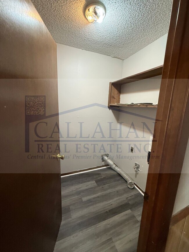 Foto del edificio - 8401 Woodview Dr N