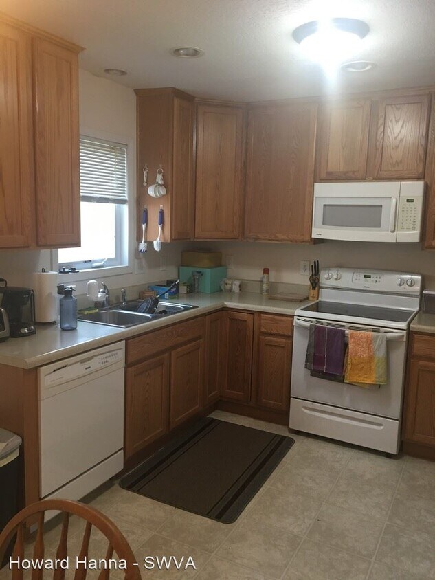 Building Photo - 2 br, 2.5 bath House - 115 Trimmer Trail