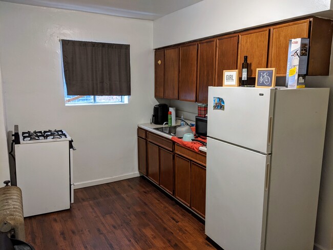 Unit #2.5 (studio): Eat-in kitchen - 3444 Ward St