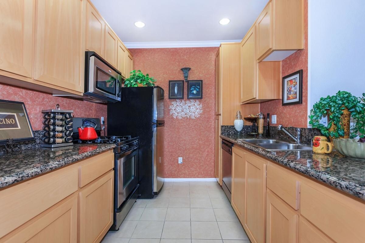 furnished kitchen - 12003 S Figueroa St
