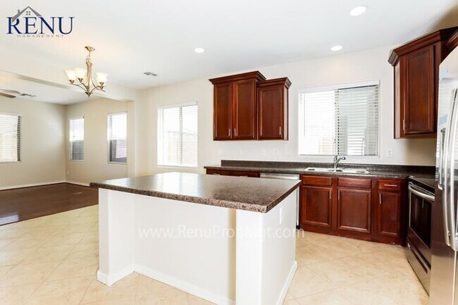 Foto del edificio - 50% Off First Month's Rent!  Available to ...