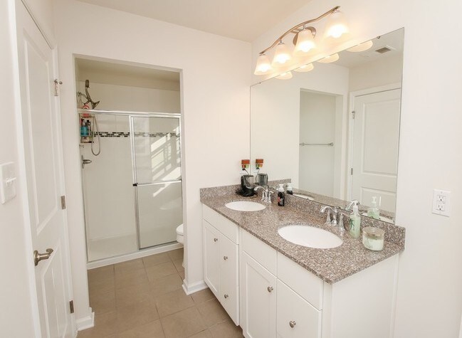 Building Photo - Newer home in Whitakers Mill