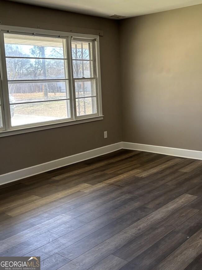 Foto del edificio - 631 Garden Ln