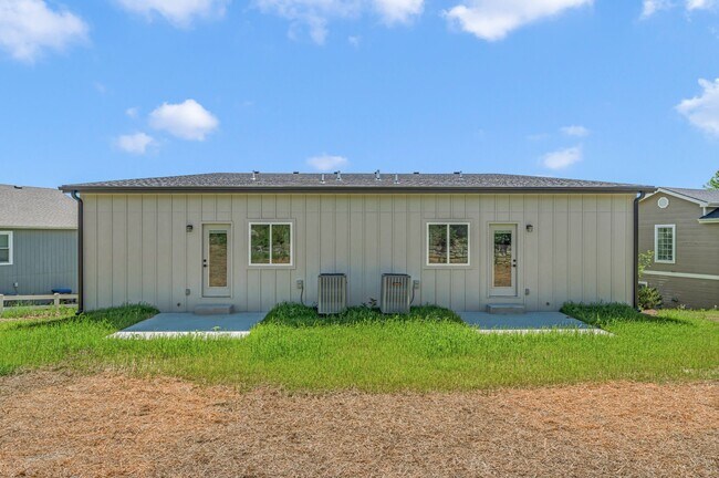 Foto del edificio - 4849 NW Astor Park Dr