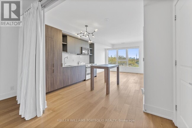 Building Photo - 6 Parkwood Ave