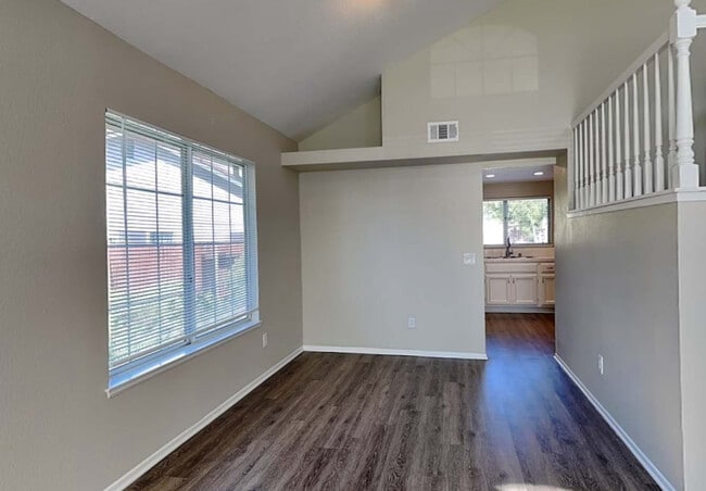 Foto del edificio - 112 Placid Ave